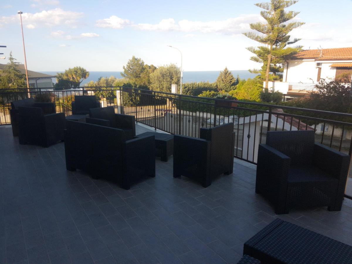 Alba De Mar B&B Розето-Капо-Спулико Экстерьер фото